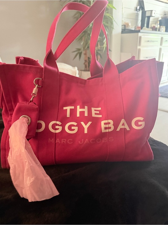 Marc Jacobs Handbags - MARC JACOB Canvas Tote in Hot Pink with Logo